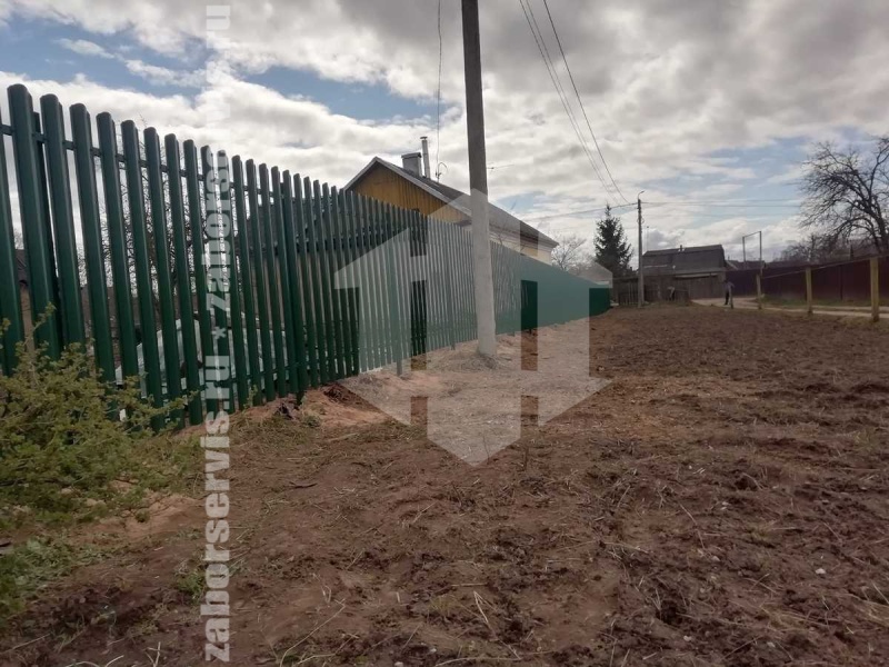 Забор из металлического штакетника зелёный 38 метров